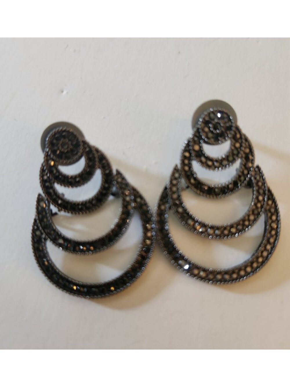 Liz Claiborne Grey and Black Sparkle earrings